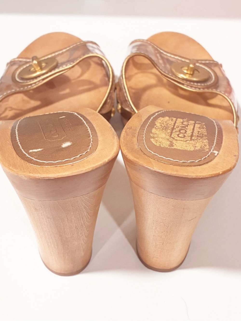 Coach Cagney Clear & Gold Heeled Sandals Wooden Heel Size 9 Turnlock - Picture 4 of 6